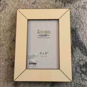 4”x6” (NWT) ivory cream enamel picture frame.